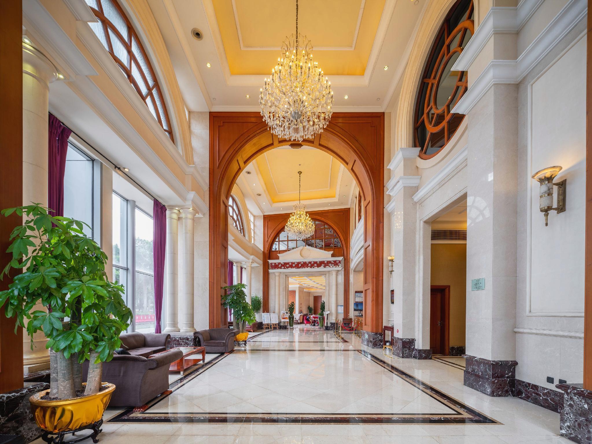 Grand Skylight Garden Hotel 5*